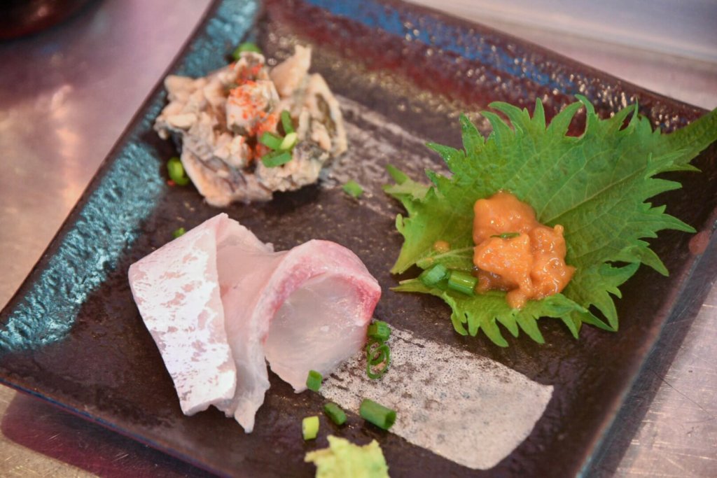 東京都 台東区 魚草さんにてエイの肝刺しとイクラ丼 500円 を堪能してきた Sushi Sakana Design